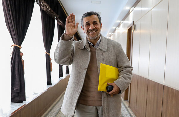 احمدی نژاد و شیرین‌کاری هایی که هر لحظه به روز می شود