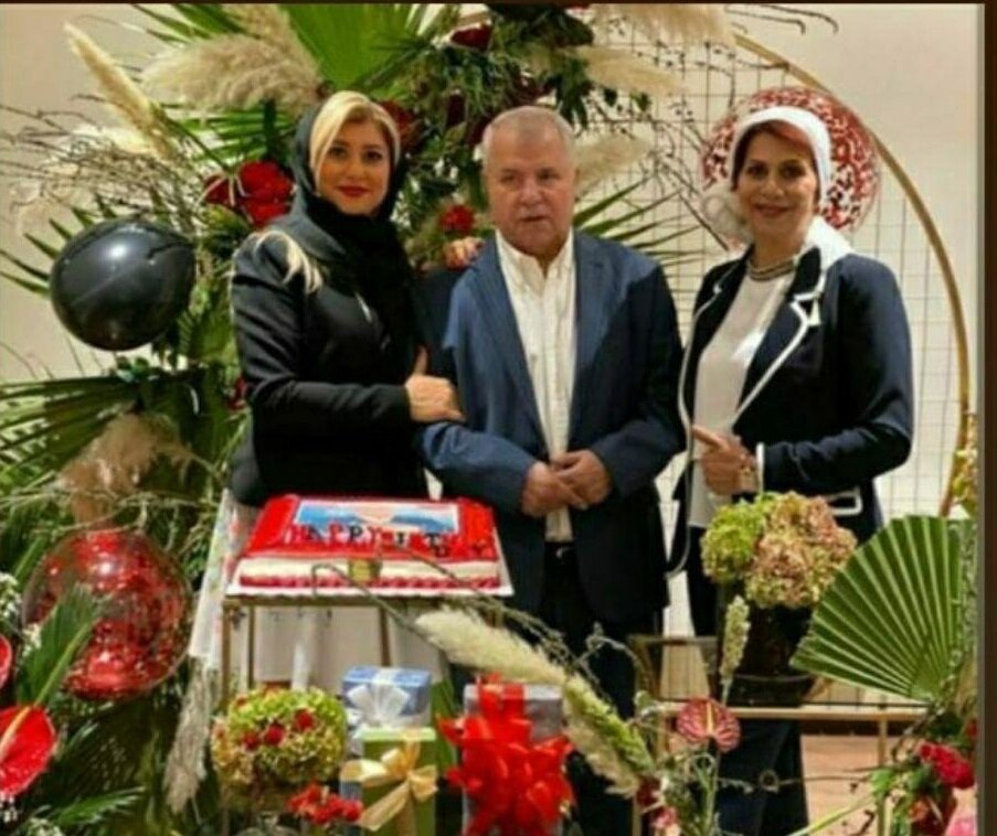 (عکس) جشن تولد علی پروین در کنار همسر و دختر بازیگرش 